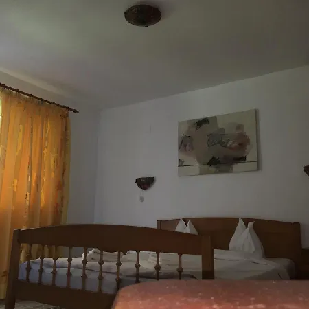 Guest house Casa Ad-ella 3*