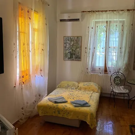 Pensión Casa Ad-ella 3*