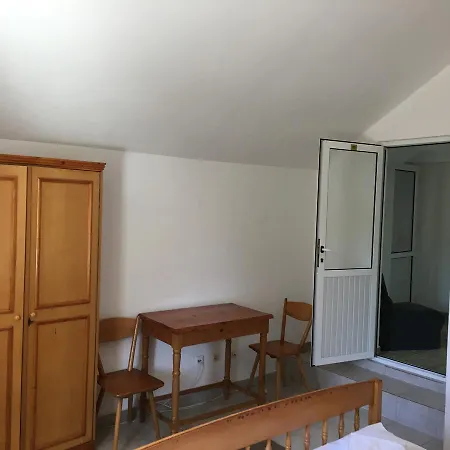 Casa Ad-ella Pensión