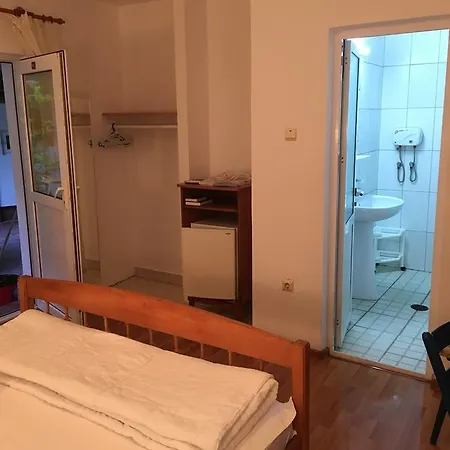 Casa Ad-ella Pensión